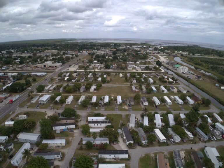living, mobile homes, Everglades, safe, Manufactured homes for rent, comfortable